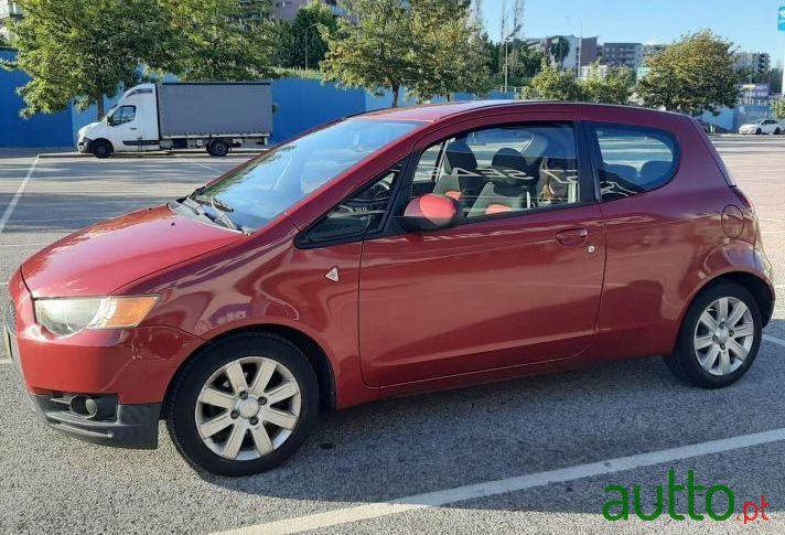 2009' Mitsubishi Colt photo #1