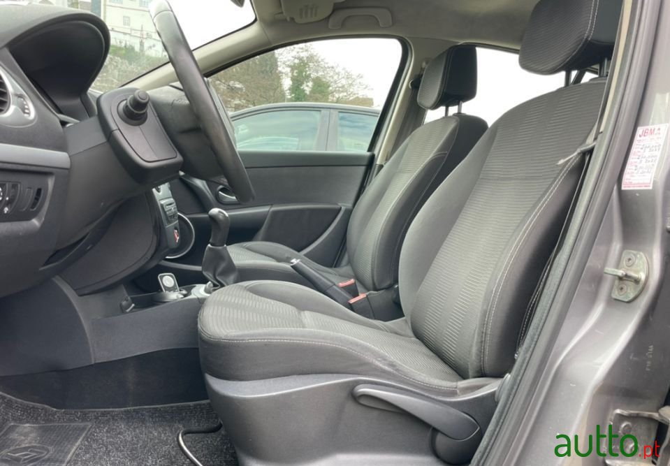 2009' Renault Clio photo #6