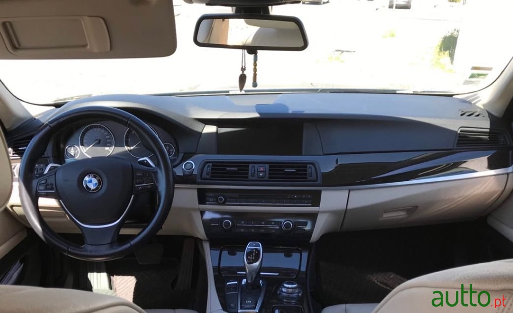 2012' BMW 525 photo #3