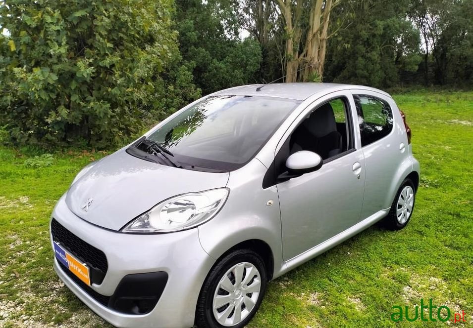 2012' Peugeot 107 photo #1