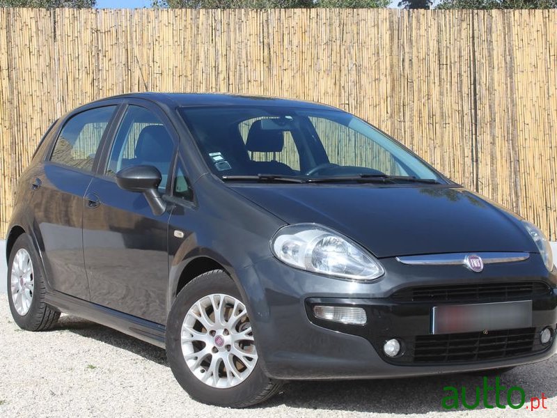 2011' Fiat Punto Evo photo #1