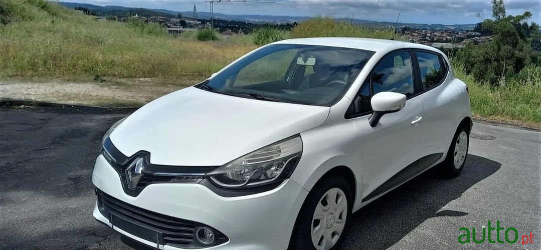 2013' Renault Clio photo #2