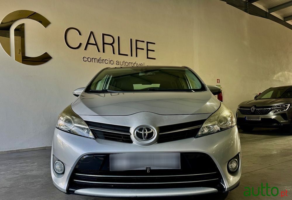 2015' Toyota Verso photo #3