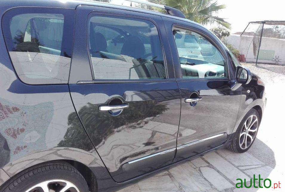 2010' Citroen C3 Picasso photo #1