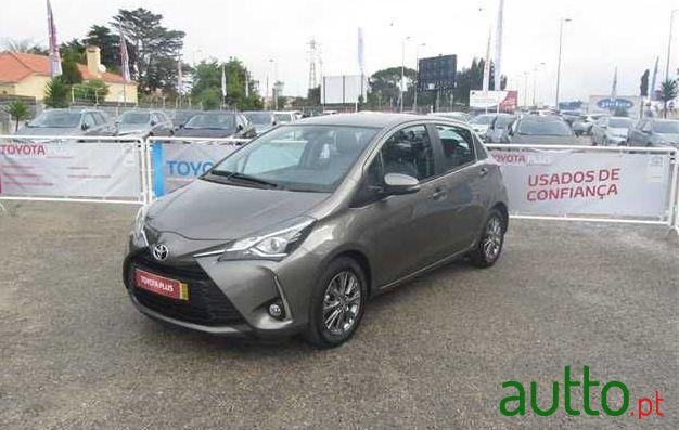 2017' Toyota Yaris photo #2