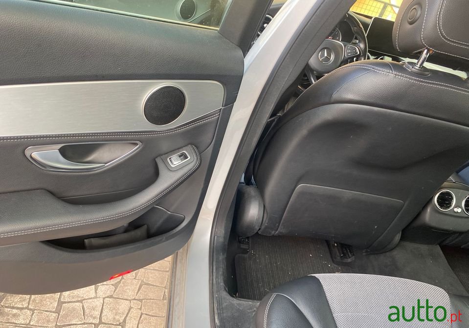 2015' Mercedes-Benz C-250 photo #2