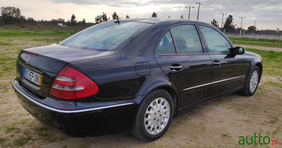 2002' Mercedes-Benz E-220 Cdi Elegance photo #4