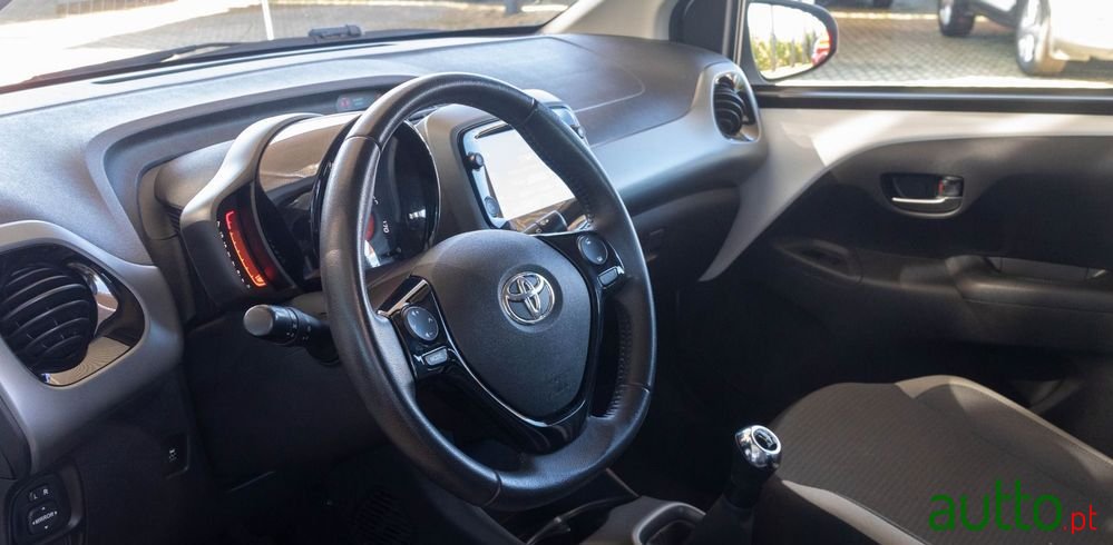 2022' Toyota Aygo photo #4