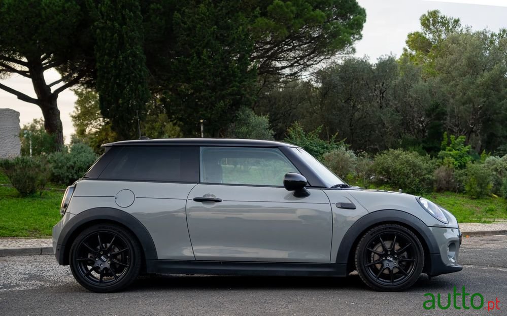 2016' MINI Cooper D photo #5