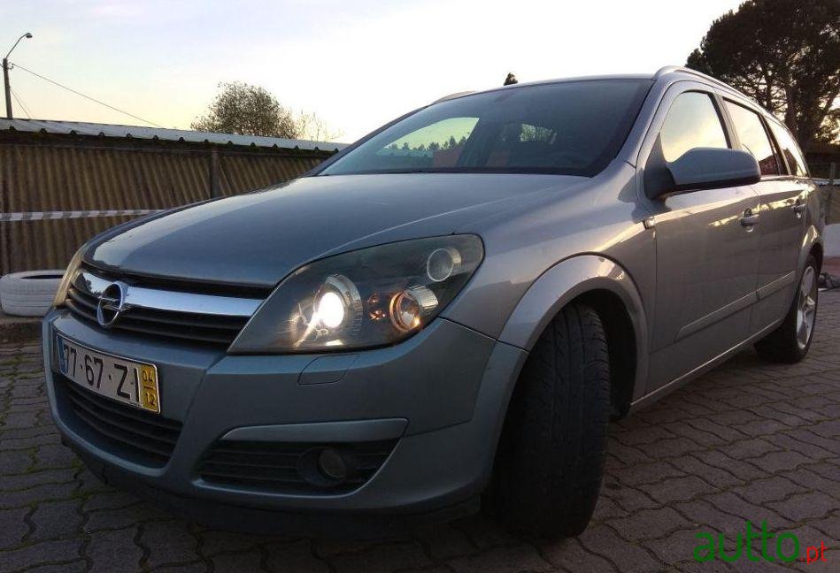 2004' Opel Astra photo #2