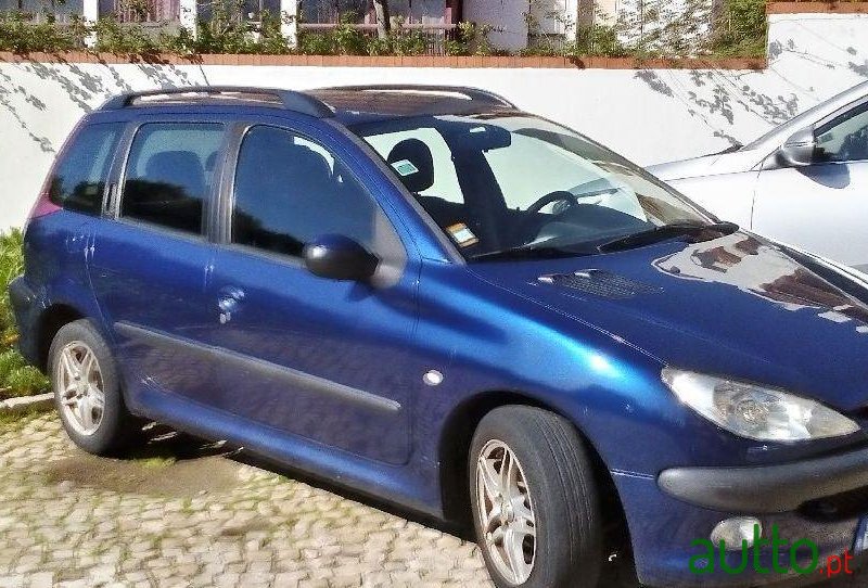 2004' Peugeot 206 Sw photo #1