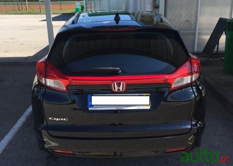 2015' Honda Civic Tourer photo #1