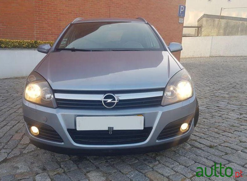 2006' Opel Astra Caravan photo #5
