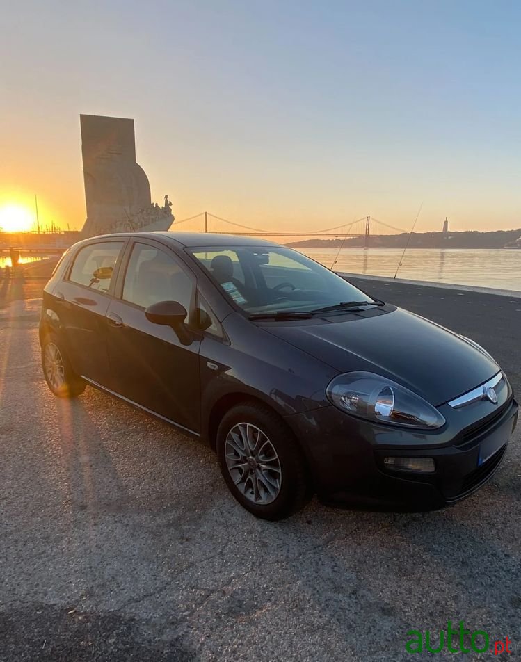 2011' Fiat Punto Evo photo #3