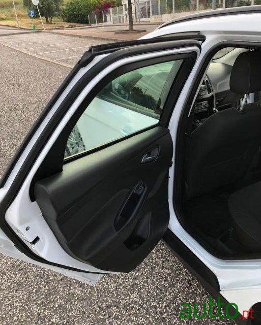 2015' Ford Focus Sw photo #3