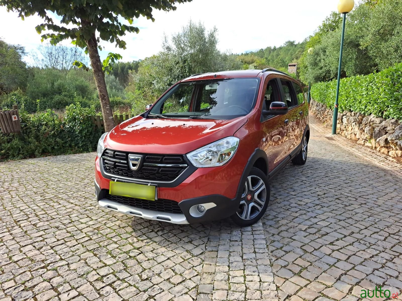 2019' Dacia Lodgy photo #1
