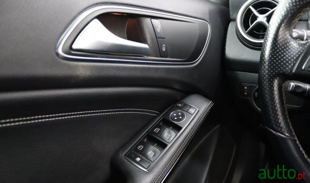 2014' Mercedes-Benz Classe A photo #5