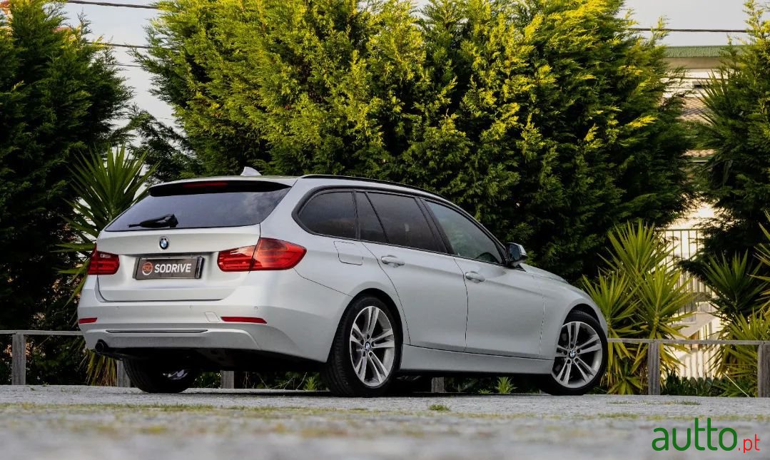 2013' BMW 320 photo #3