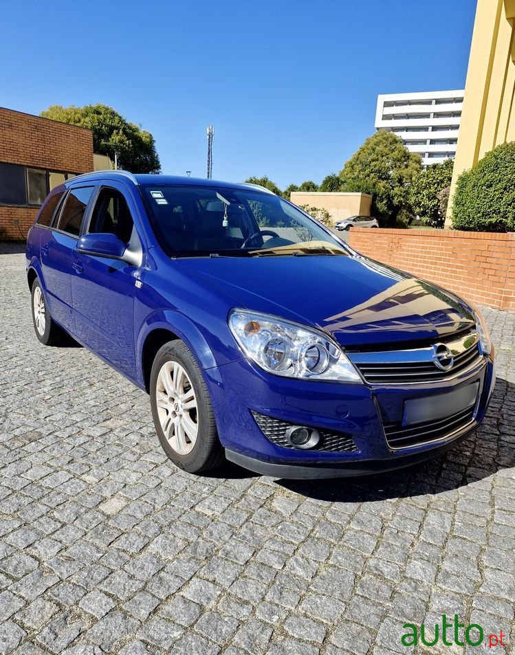 2008' Opel Astra Caravan photo #1
