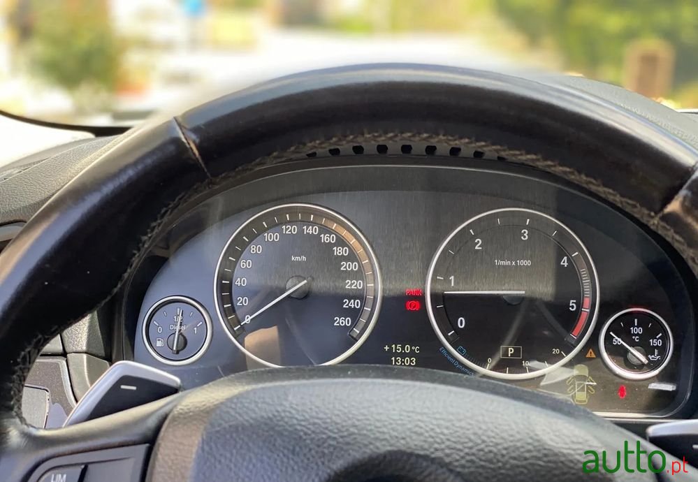 2011' BMW 520 photo #5