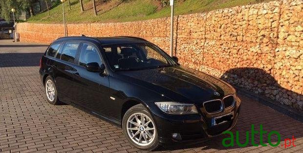 2011' BMW 320 D Touring Navigation photo #2