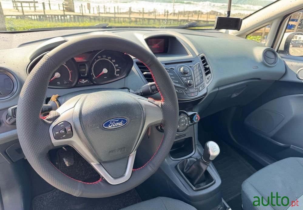 2010' Ford Fiesta photo #6