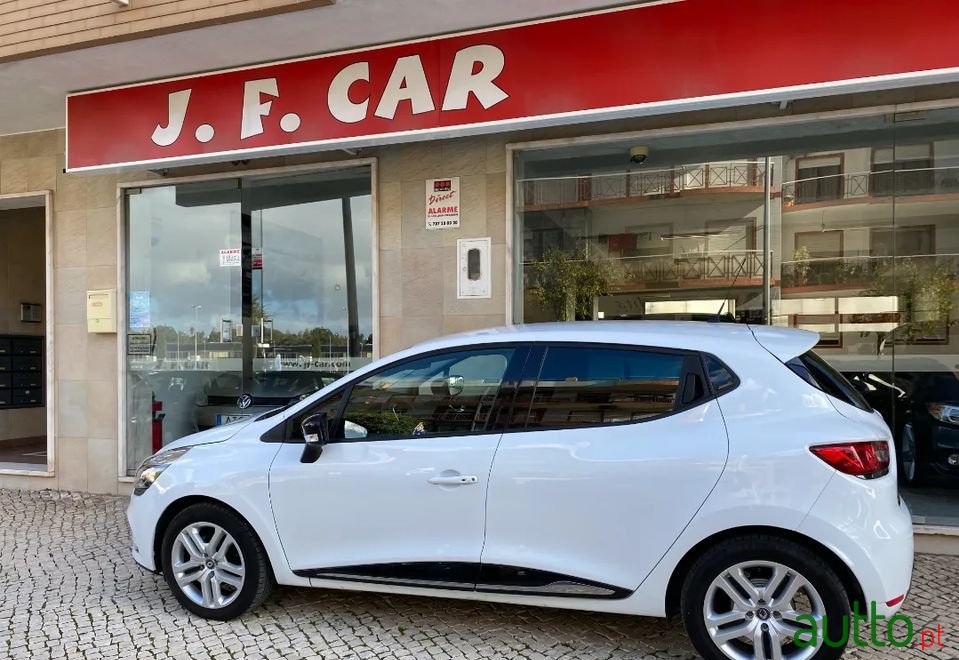 2019' Renault Clio photo #3