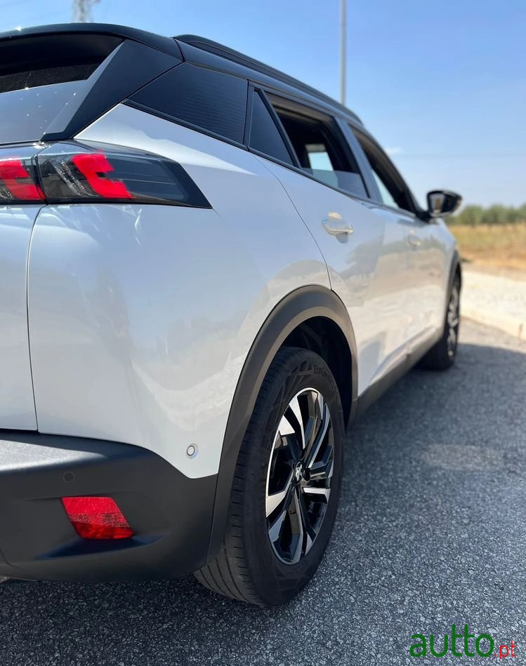 2023' Peugeot 2008 photo #5