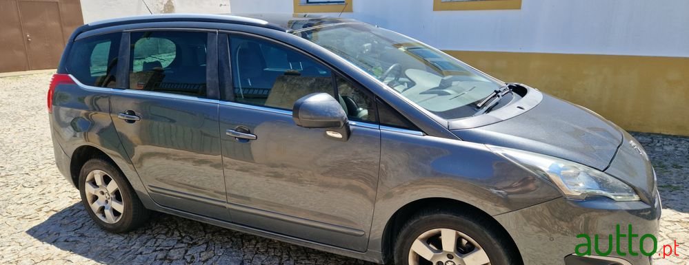 2016' Peugeot 5008 1.6 Bluehdi Style photo #3