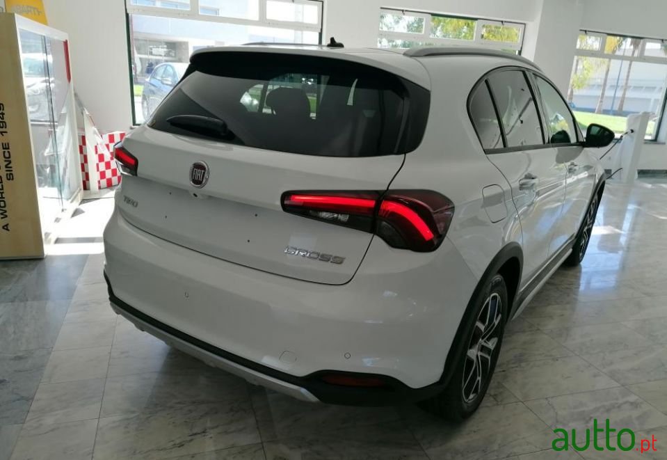 2021' Fiat Tipo Cross photo #5