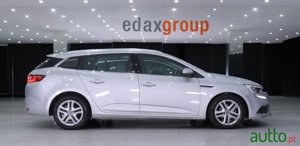 2017' Renault Megane Sport Tourer photo #2