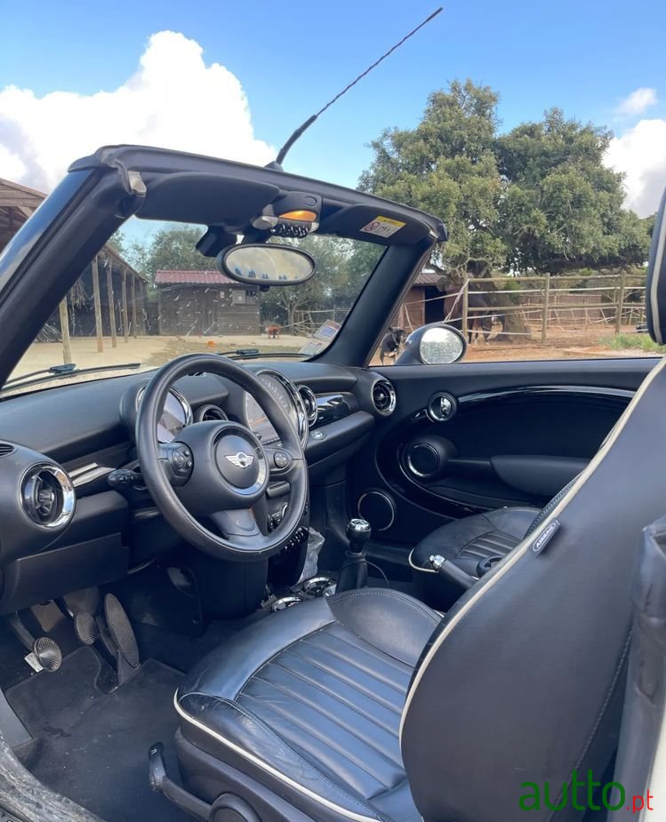 2014' MINI Cabrio Cooper D photo #5