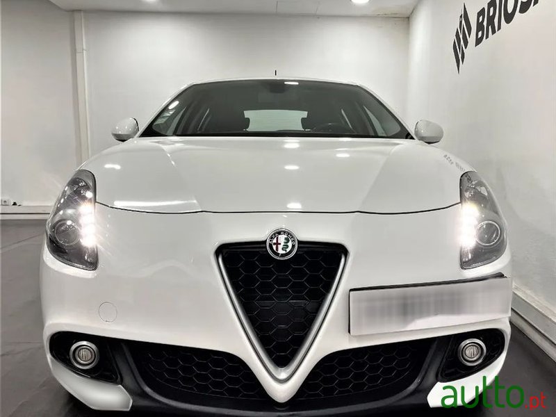 2016' Alfa Romeo Giulietta photo #2