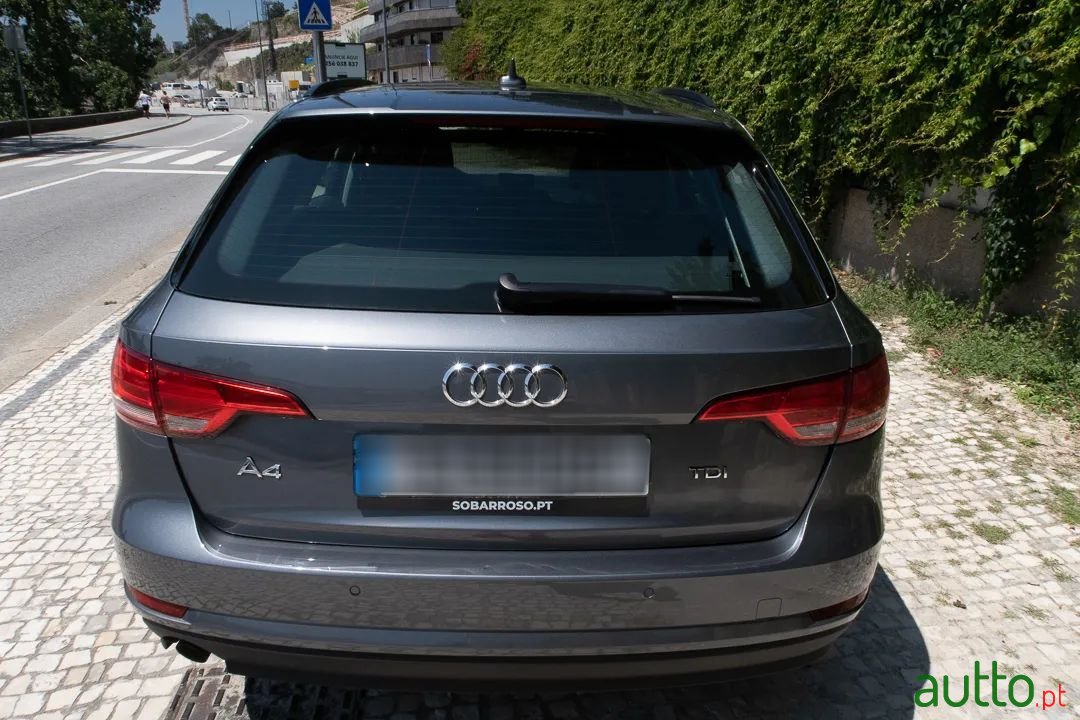 2016' Audi A4 Avant photo #5