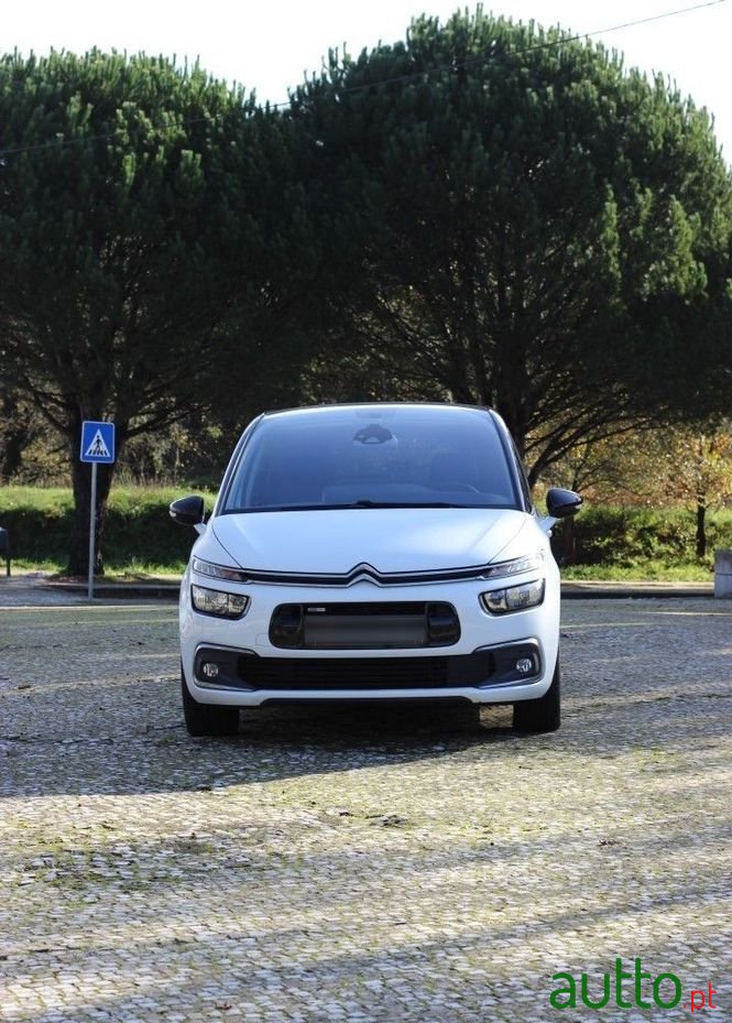 2017' Citroen C4 Picasso photo #2