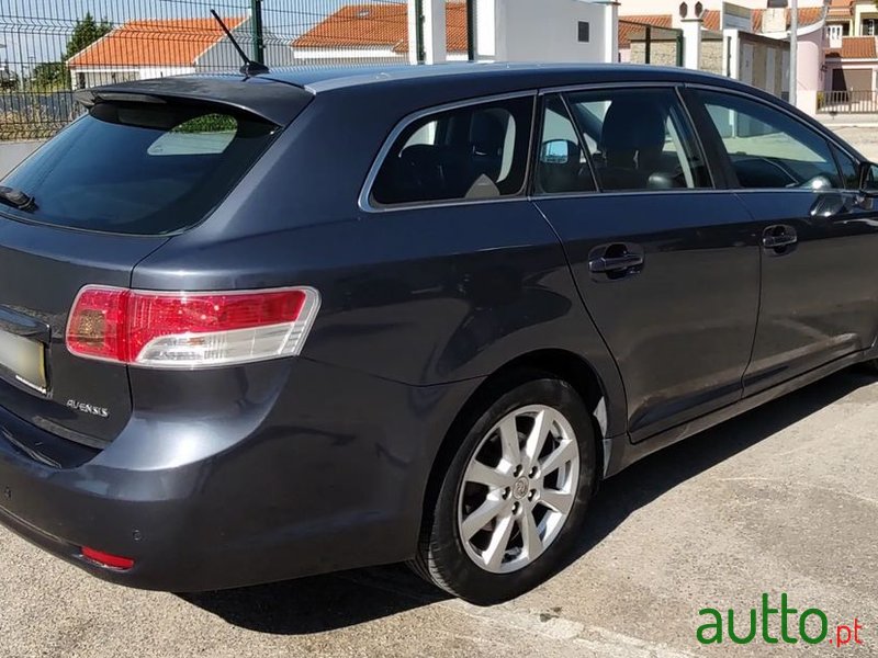 2010' Toyota Avensis Sw photo #5