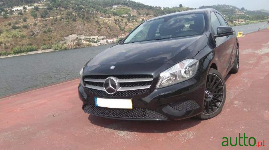 2013' Mercedes-Benz A-180 Urban photo #2