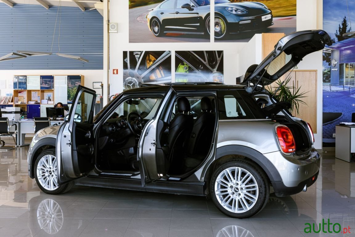 2017' MINI Cooper photo #4