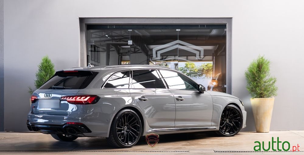 2020' Audi RS4 Avant photo #5