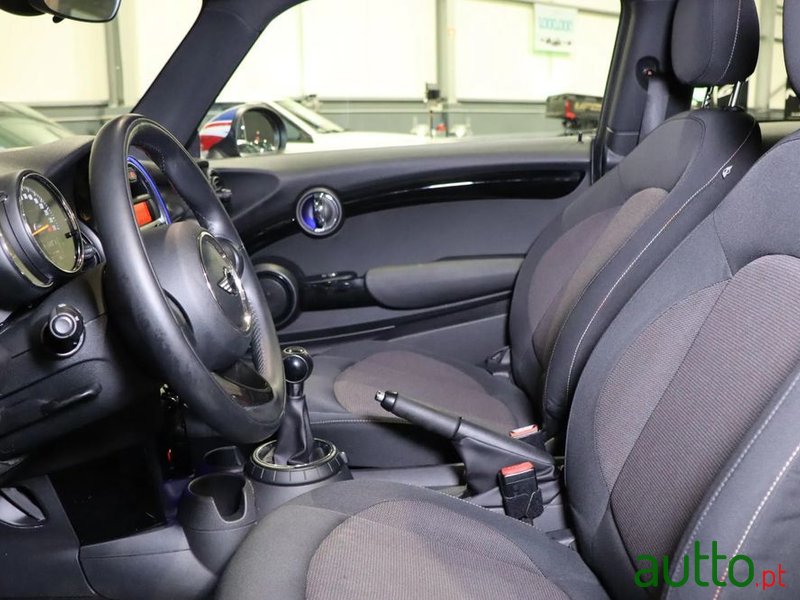 2014' MINI Cooper 3 Portas photo #6