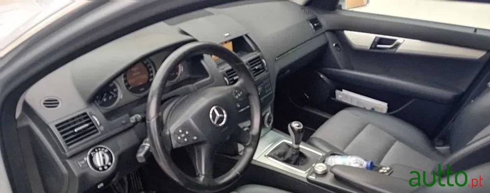 2009' Mercedes-Benz Classe C photo #6