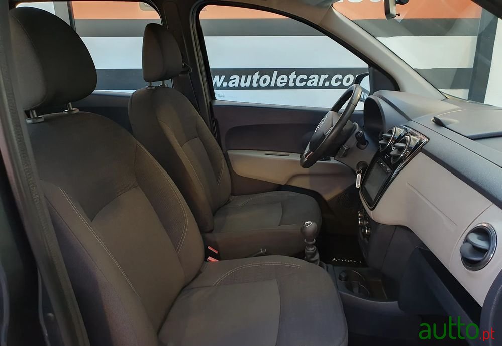 2015' Dacia Lodgy photo #3