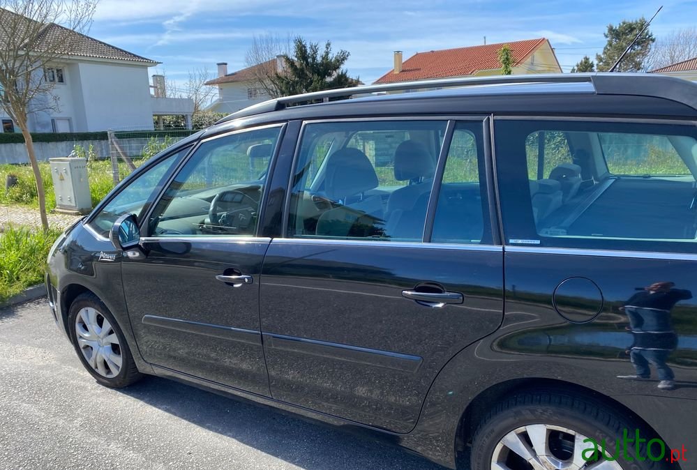 2010' Citroen C4 Grand Picasso photo #3