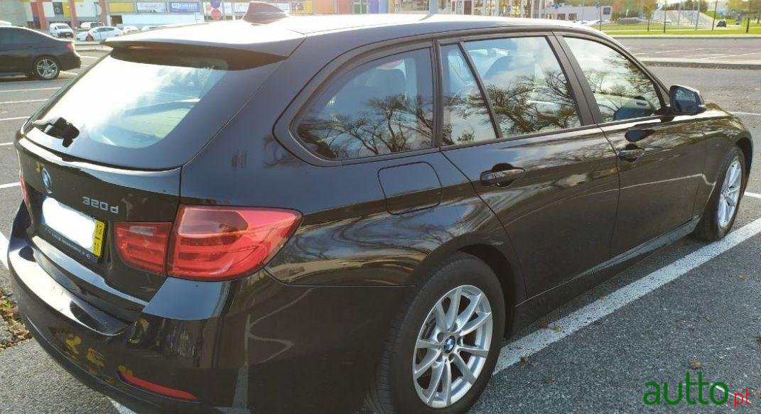 2013' BMW 320 photo #3