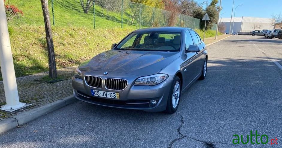 2010' BMW 525 photo #1