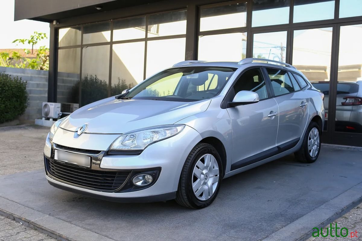 2013' Renault Megane Sport Tourer photo #1