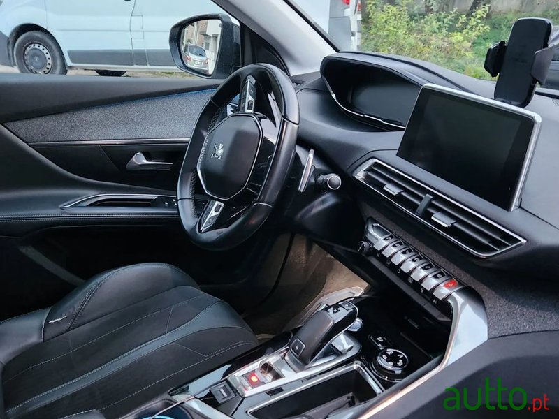 2020' Peugeot 5008 photo #4