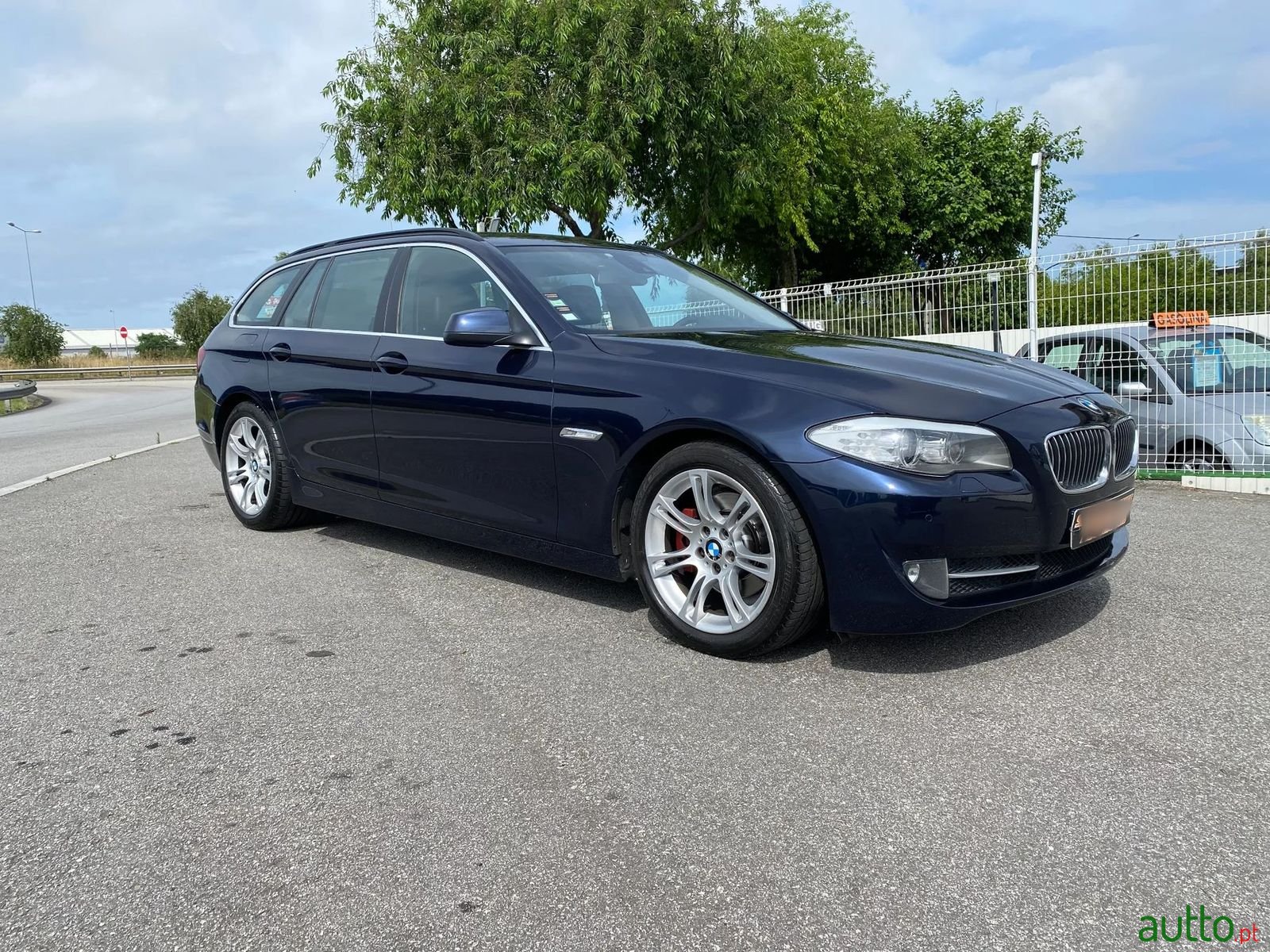 2011' BMW 520 photo #5