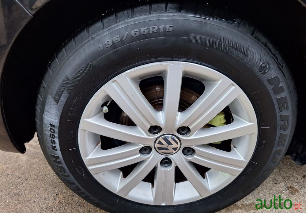 2011' Volkswagen Golf photo #5