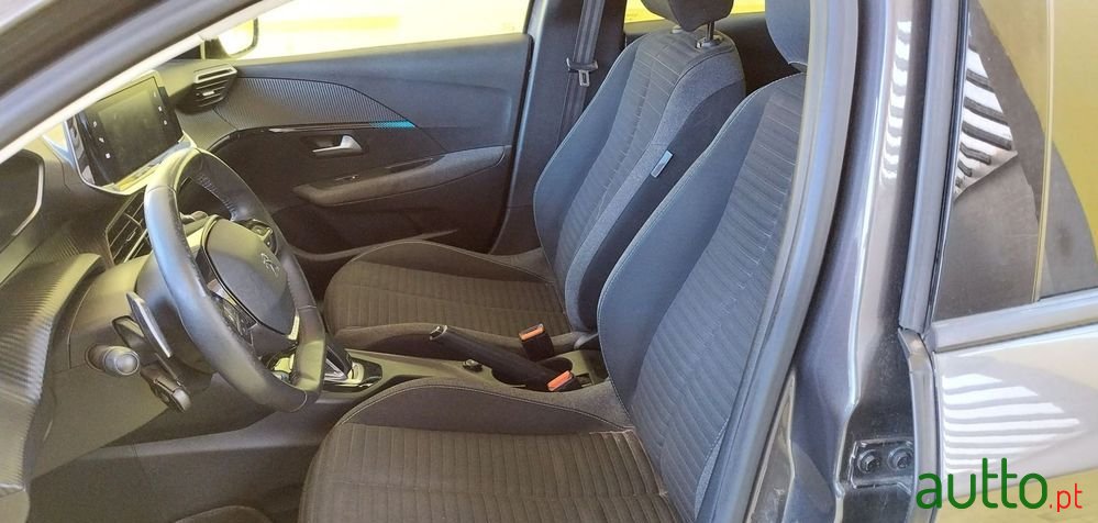 2021' Peugeot 208 1.2 Puretech photo #6